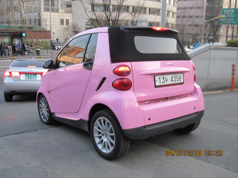 pink smart car: title=