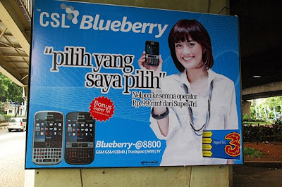 Blueberry phone and Agnes Monica