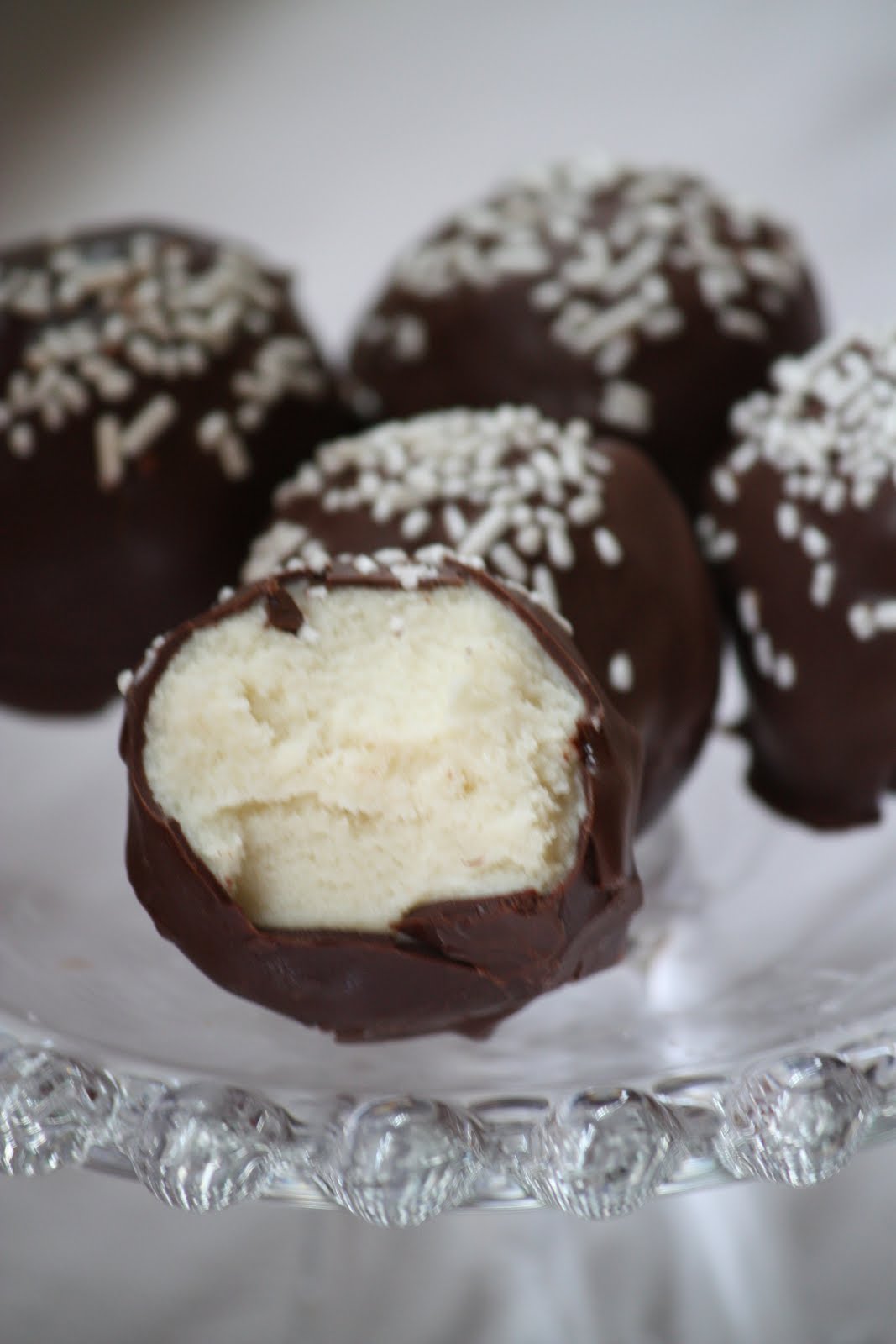 The Blackberry Vine Cake Balls & Cookies