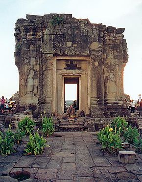 [Angkor_Phnom_Bakheng.jpg]