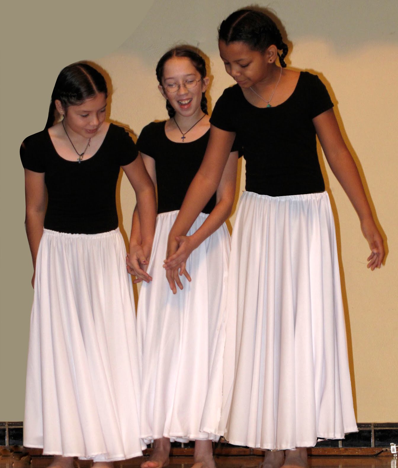 [11.21.09-Thanksgiving_ThreeAngelsIMG_2171.jpg]