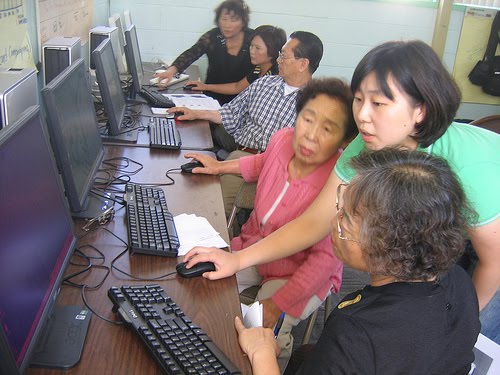 [SeniorComputerClass.jpg]