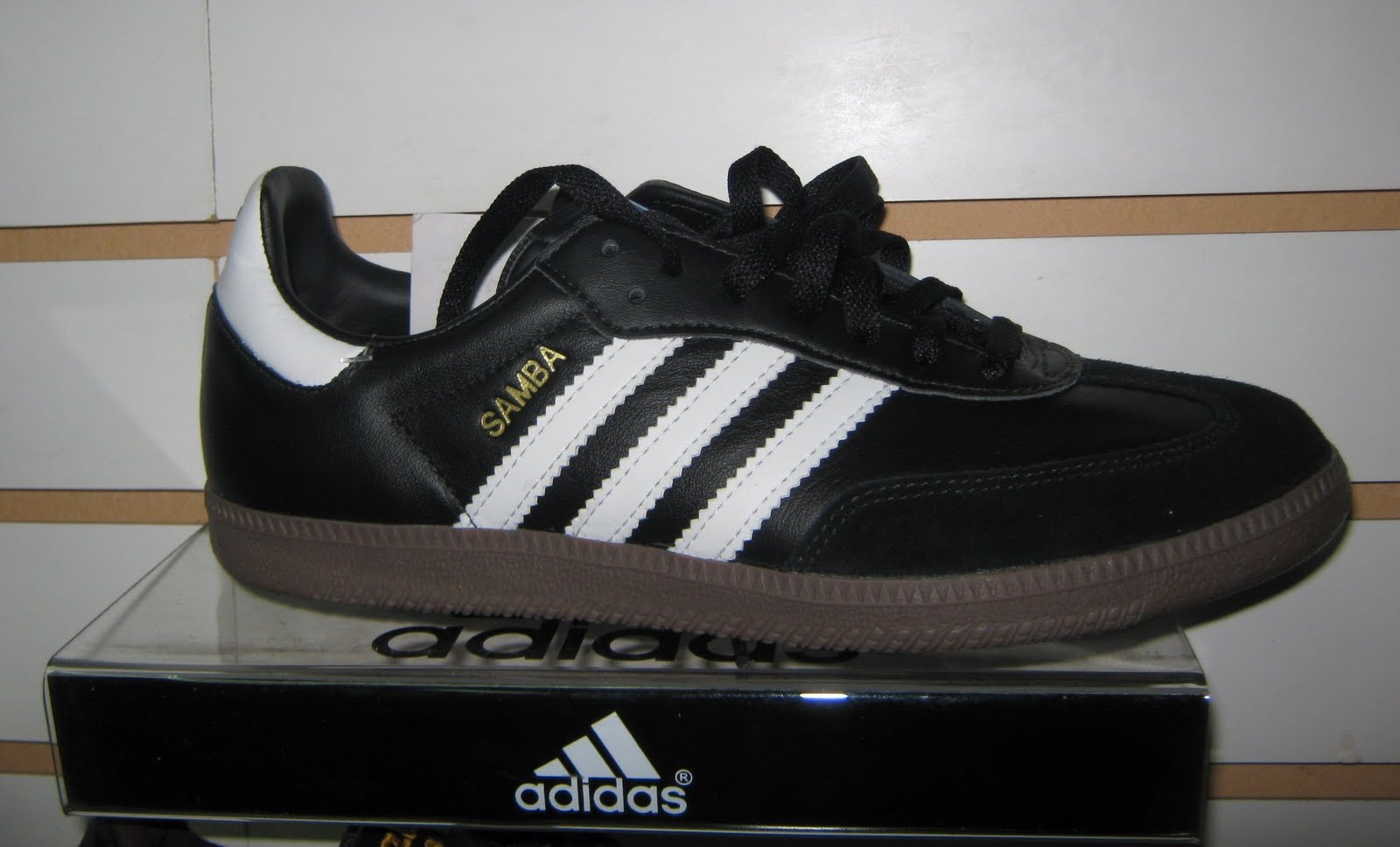 skinhead adidas sambas