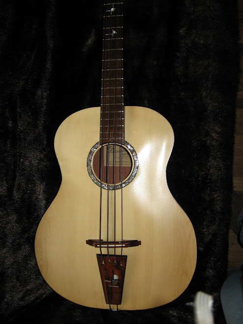 Metropolitan Accoustic Bass