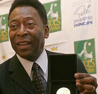 Este eu posto!...o de pelé!...o que ele falou aos manifestantes!?...eu 

dispensei!...não vale à pena nem postar por tamanha inescrupulosidade da parte 

dele!...só estressaria mais ainda a humanidade!...não vale à pena 

postar!...sem palavras!