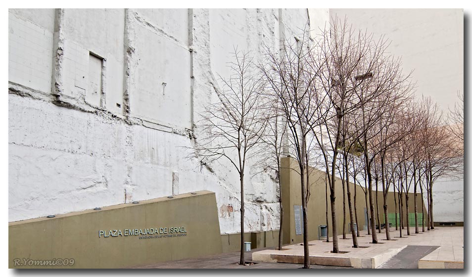 [20090906-PlazaDeLaMemoria.jpg]