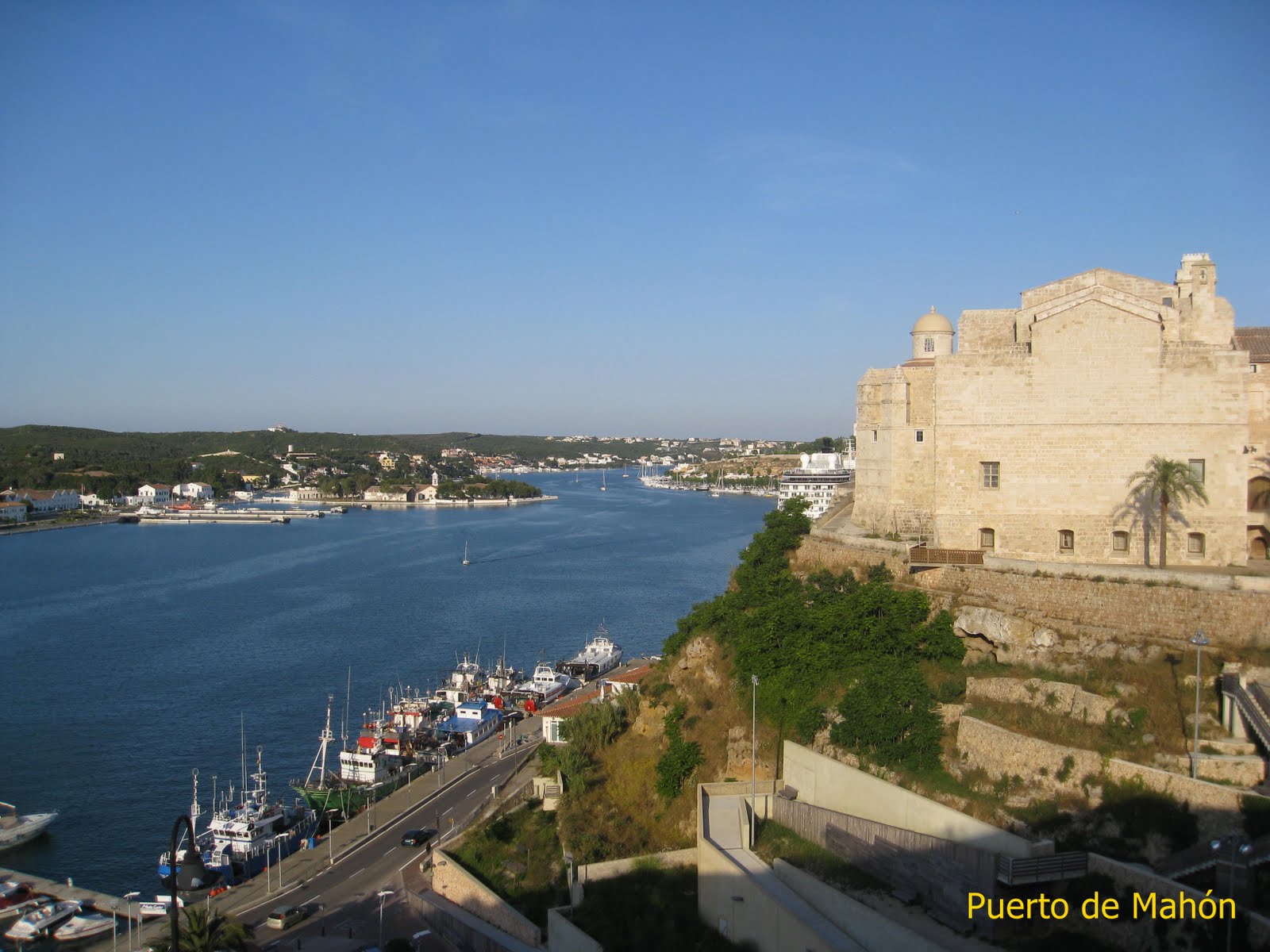 http://3.bp.blogspot.com/_OpvvSQ_4hiM/TC5J_tzI72I/AAAAAAAABxI/FF4D6c_MSkU/s1600/Puerto+de+Mah%C3%B3n.jpg
