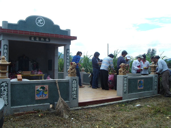 tombsweeping in hengchun