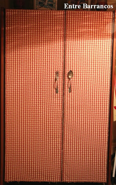 Entre Barrancos (MANUALIDADES): ARMARIOS CON TELA DE GALLINERO
