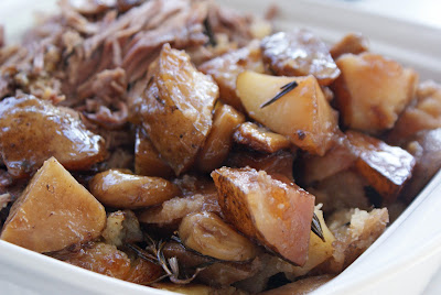 Leg of Lamb in the Slow Cooker with Garlic and Rosemary Lamby+potatoes+slow+cooker Leg of Lamb in the Slow Cooker with Garlic and Rosemary