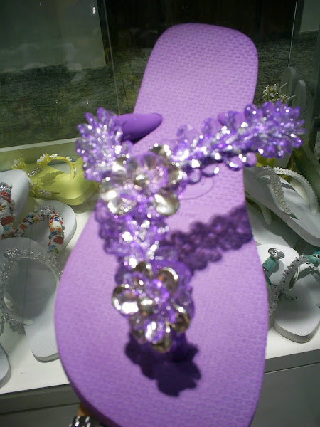 Chinelo cortado violeta com 2 flores **detalhes em prata**