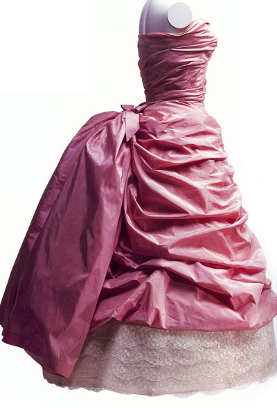  Fashioned Dresses  Bustle on Ve Been Getting That Period Costume Itch Again  The Little Voice In