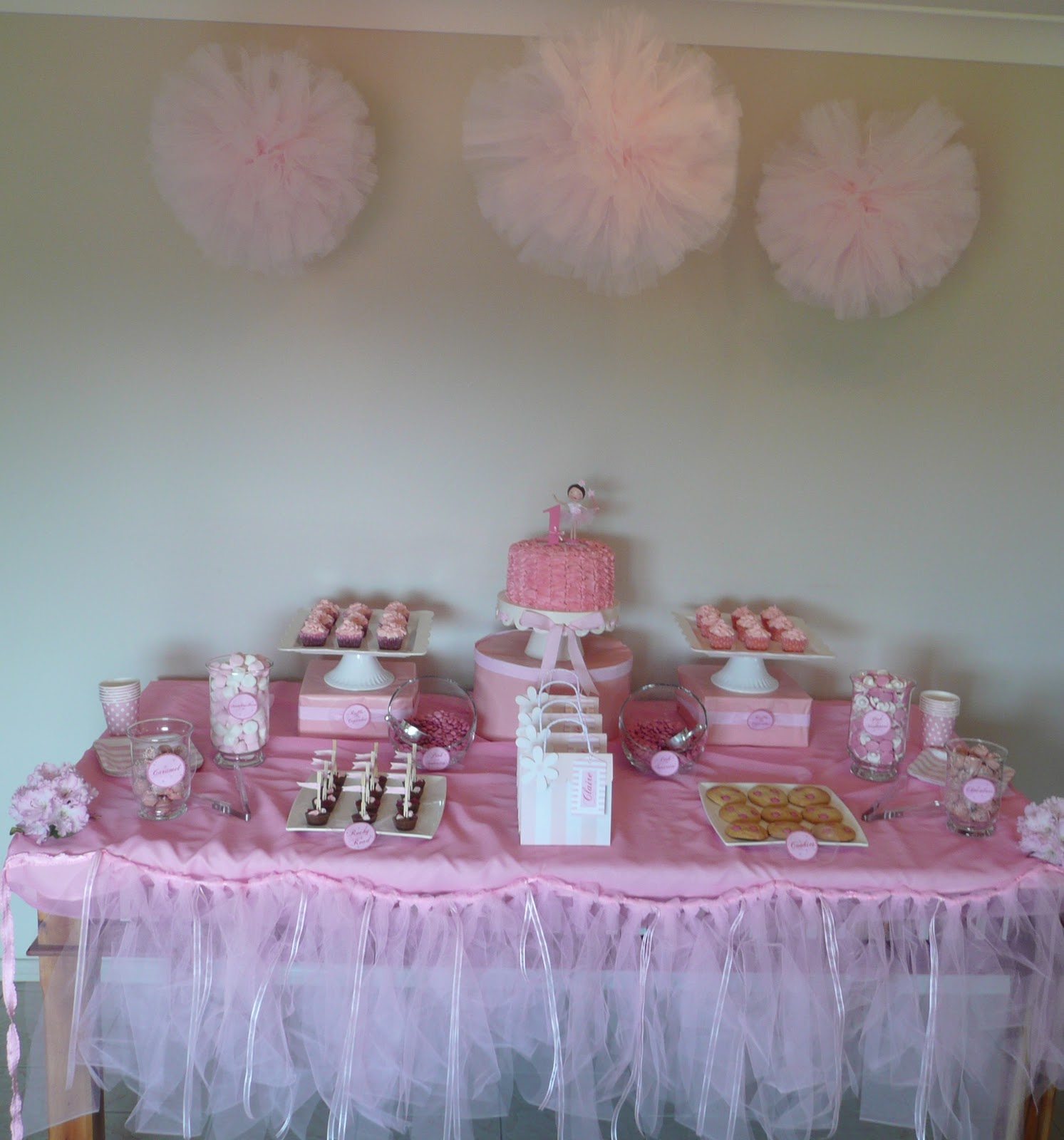 Taylor Made Baking Claire's 1st Birthday Party.