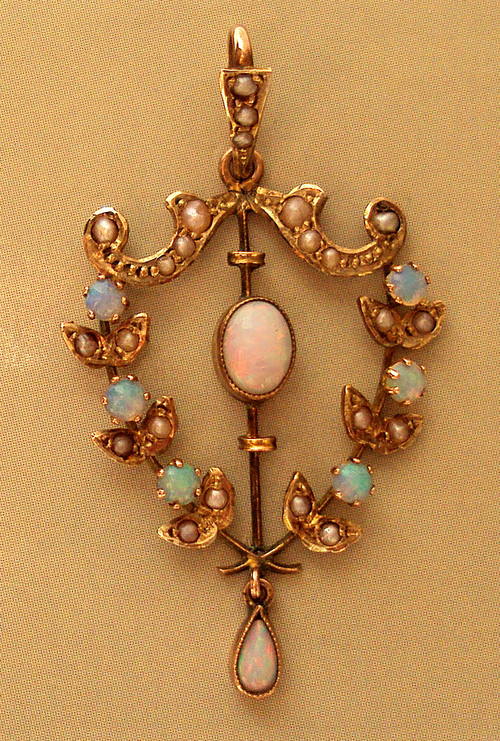 [opal+pendant+ascot+jewels.jpg]