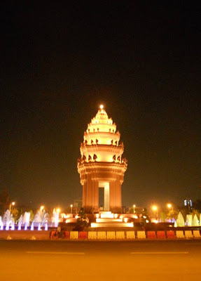 Tượng đài độc lập Phnom penh Tuong+dai+doc+lap