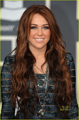 http://3.bp.blogspot.com/_P0ixNZsbSLc/S2dFGPxhE8I/AAAAAAAAAB8/79SngsNXa_A/s400/miley-cyrus-2010-grammy-awards-red-carpet-06.jpg