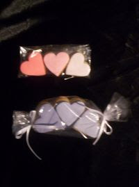 3 small heart cookies packaged and can be coloured to match your scheme.