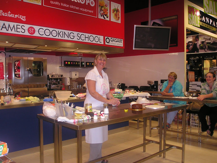 Demonstration of covering a cake.