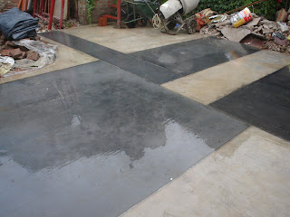 RODRIGUEZ NUMA ARQUITECTURA: Piso de cemento alisado bicolor con junta