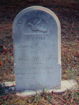 L M Plemons headstone Poisoned by Wife