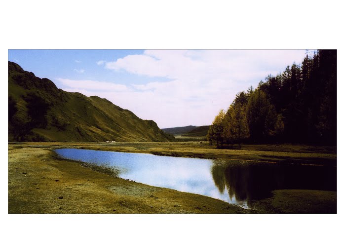 [Eut_20090601_Mongolie_paysage_montagne_lac.jpg]