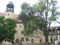 [200px-Wittenberg_Lutherhaus.jpg]