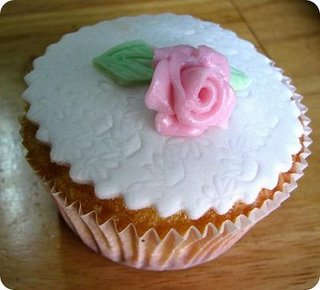 [Rose+and+butterfly+cupcakes+(11).JPG]