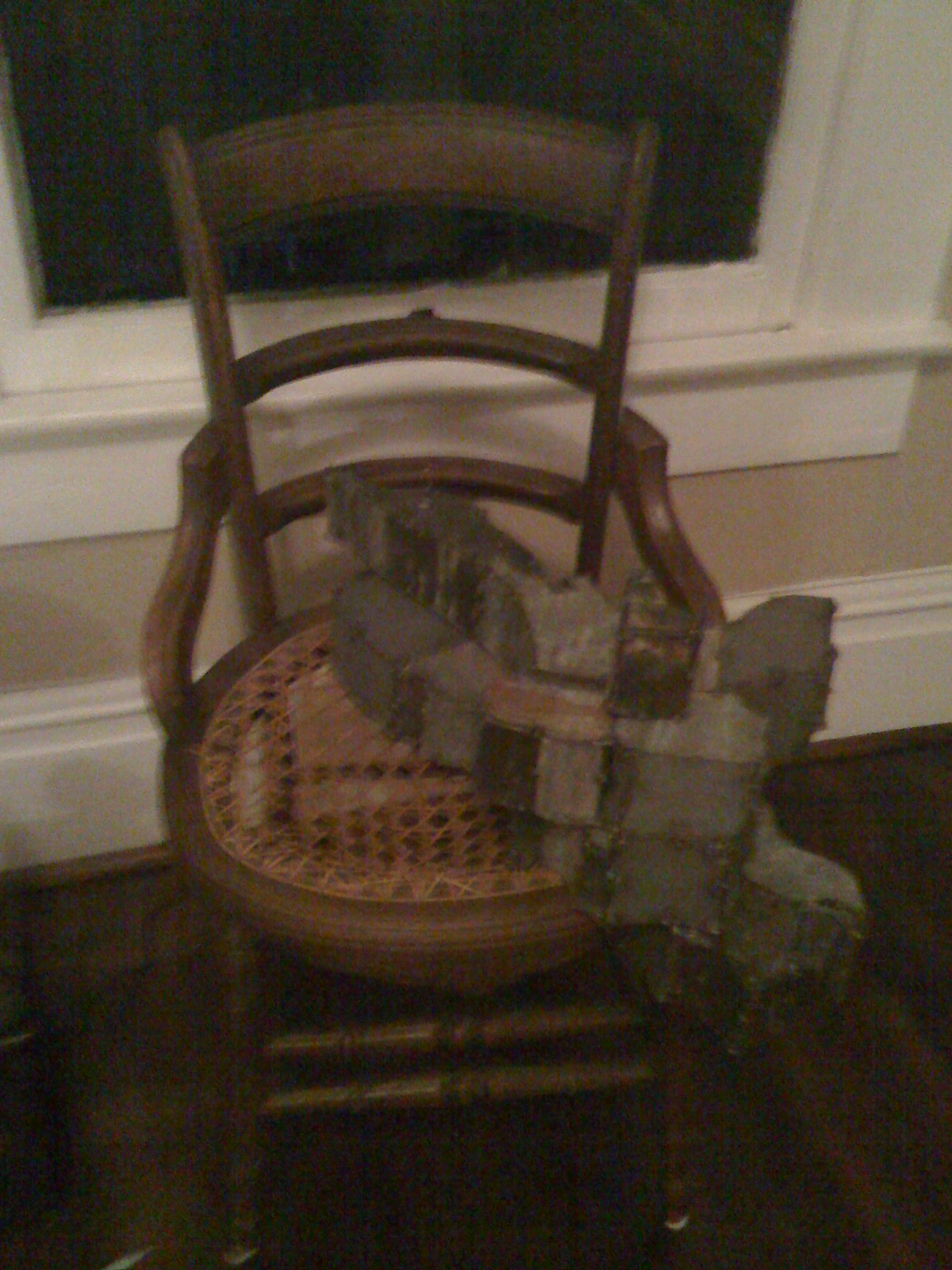 [Trashy+Furniture+004.jpg]