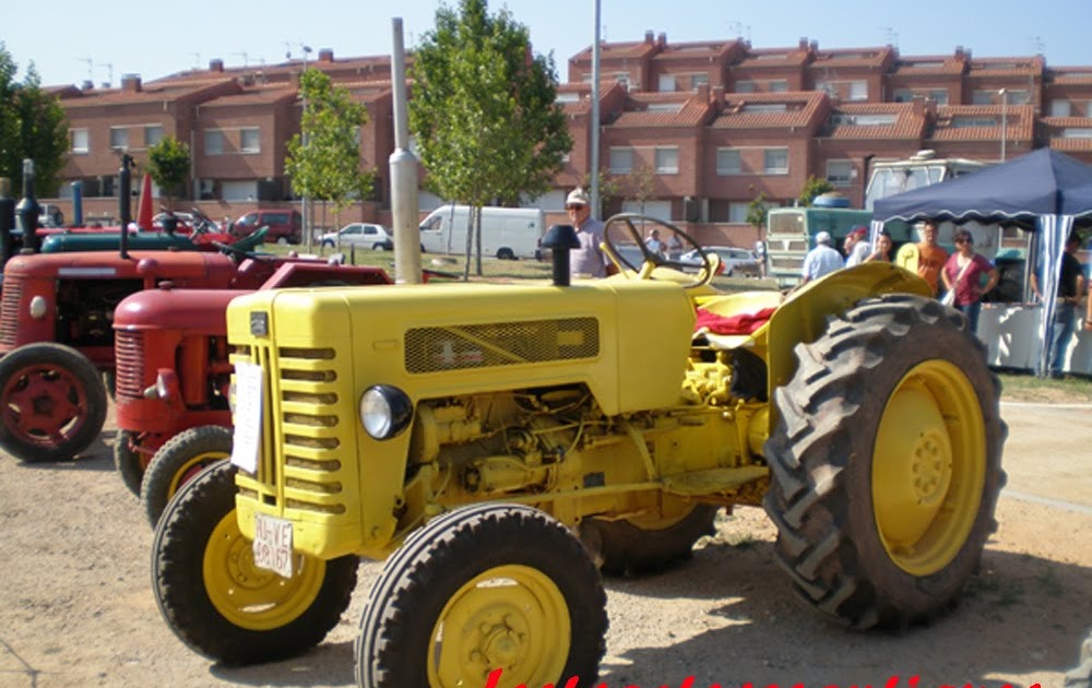Tractores antiguos Otro tractor amarillo!
