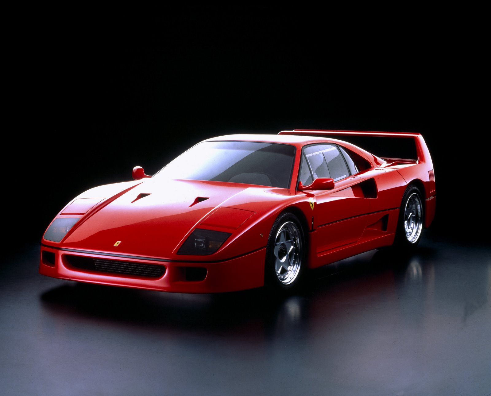 Ferrari_F_40,_1987_©_La_Presse_Ferrari_Spa.jpg
