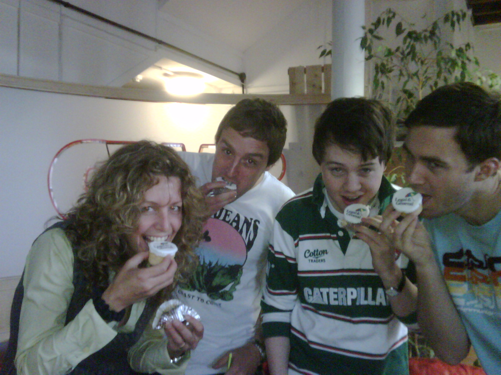 [OWB_loves_the-cake.jpg]