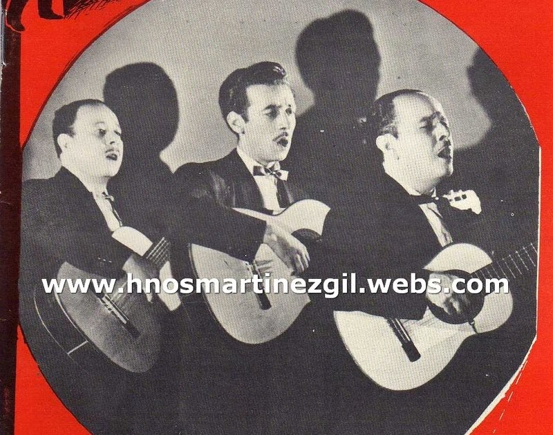 Escuchando Música en Urícuaro Los Hermanos Martínez Gil (2)