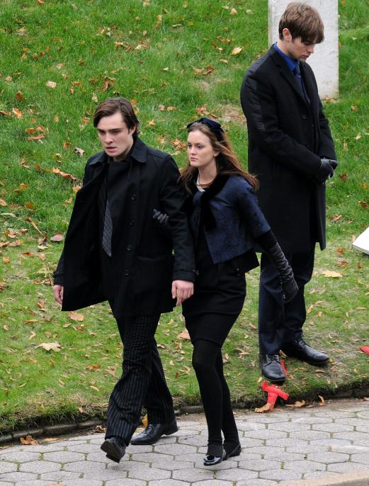 [chuck-and-blair-at-the-funeral_521x686.jpg]