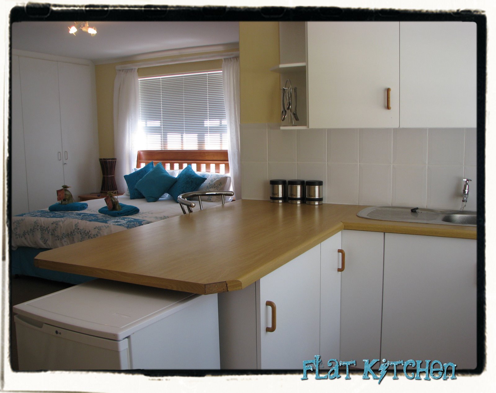 [flatkitchensml.jpg]