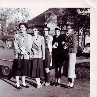 Five county extension agents setting off cross-country to a convention in Seattle in 1955