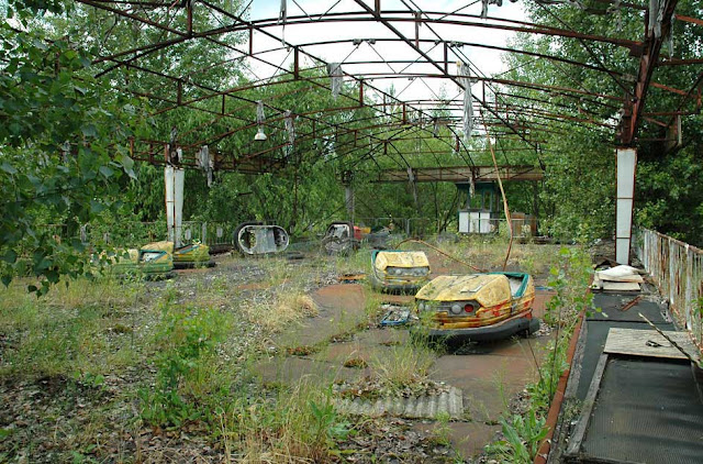 145_Pripyat_amusement_park_.jpg