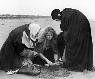 an analysis of the polanski version of macbeth by shakespeare Watch online full movie: macbeth (1971) for free a ruthlessly ambitious scottish lord siezes the throne with the help of his scheming wife and a trio of witches. an analysis of the polanski version of macbeth by shakespeare Watch online full movie: macbeth (1971) for free a ruthlessly ambitious scottish lord siezes the throne with the help of his scheming wife and a trio of witches.
