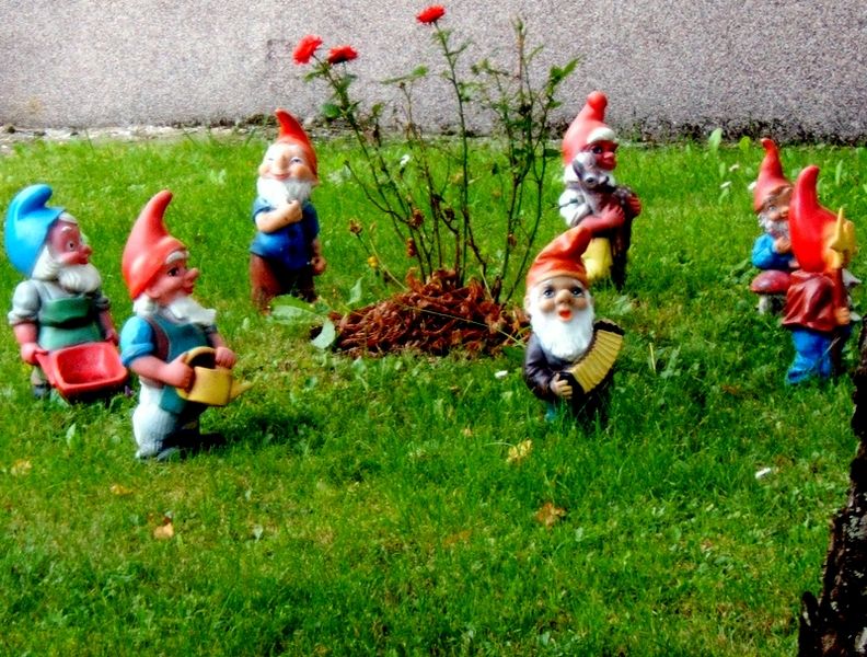 funny lawn ornaments