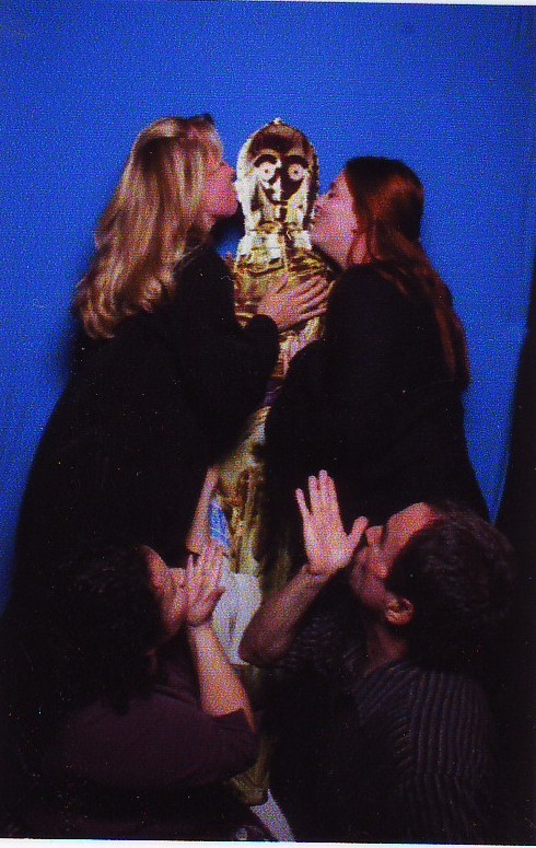 [Kissing+C3PO]
