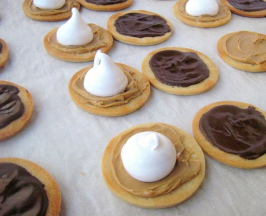 une gamine dans la cuisine ChocolatePeanut Butter Moon Pies