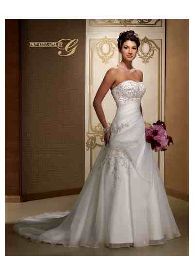 LOOKING BACK AT WEDDING DRESSES TREND THAT WALKED THE AISLES THIS SEASON LOOKING BACK AT WEDDING DRESSES TREND THAT WALKED THE AISLES THIS SEASON