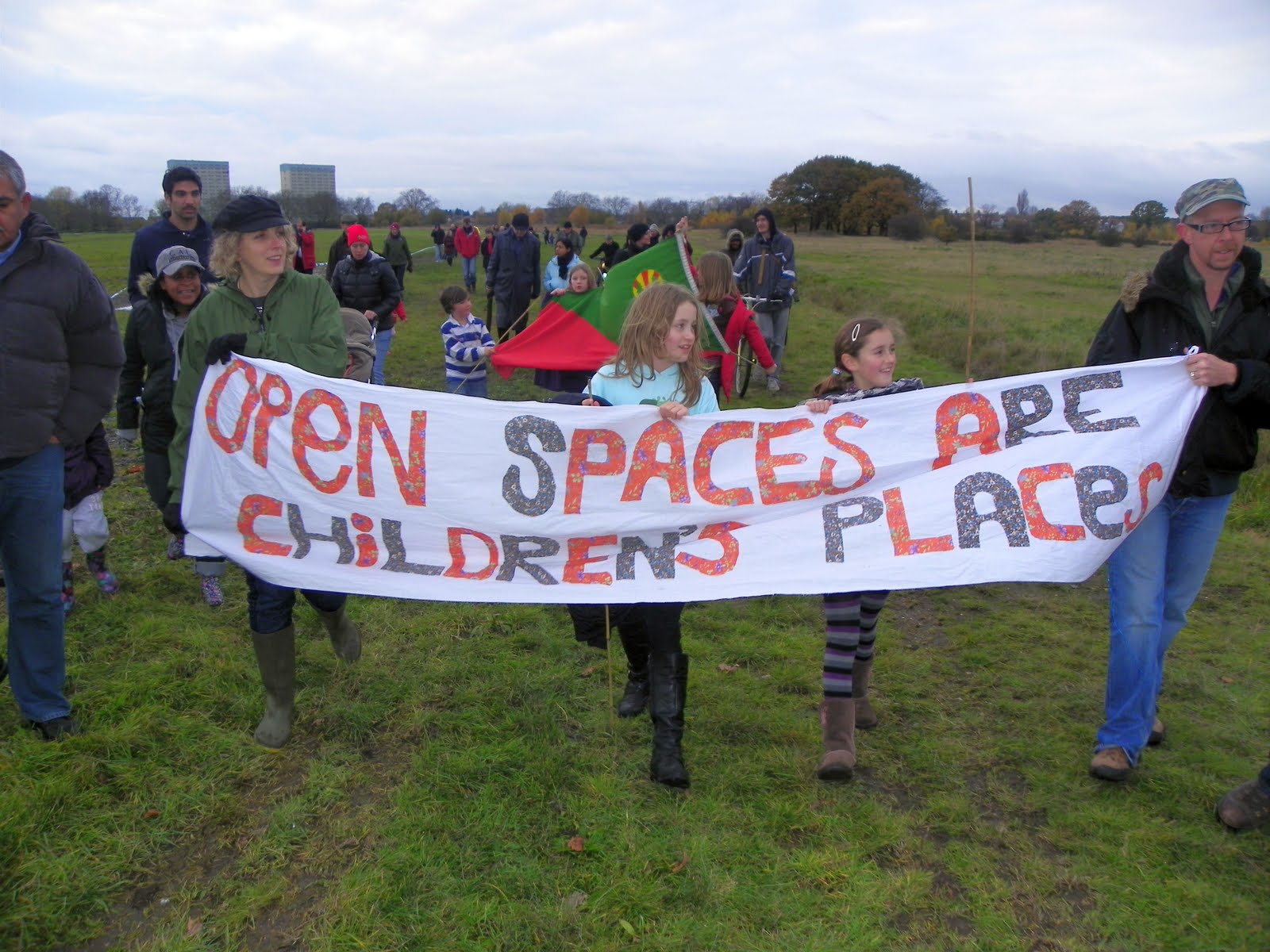 Random Blowe 'Police' Lose TugofWar To Residents On Wanstead Flats