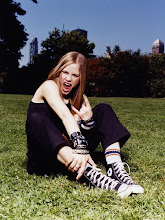 Avril, 100% skater girl! :P
