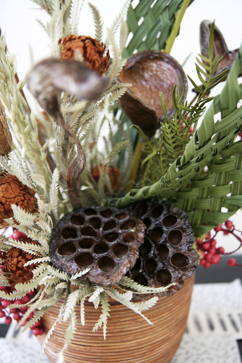 Tomobi Floral Art Dry Floral Arramgement With Woven Leaf