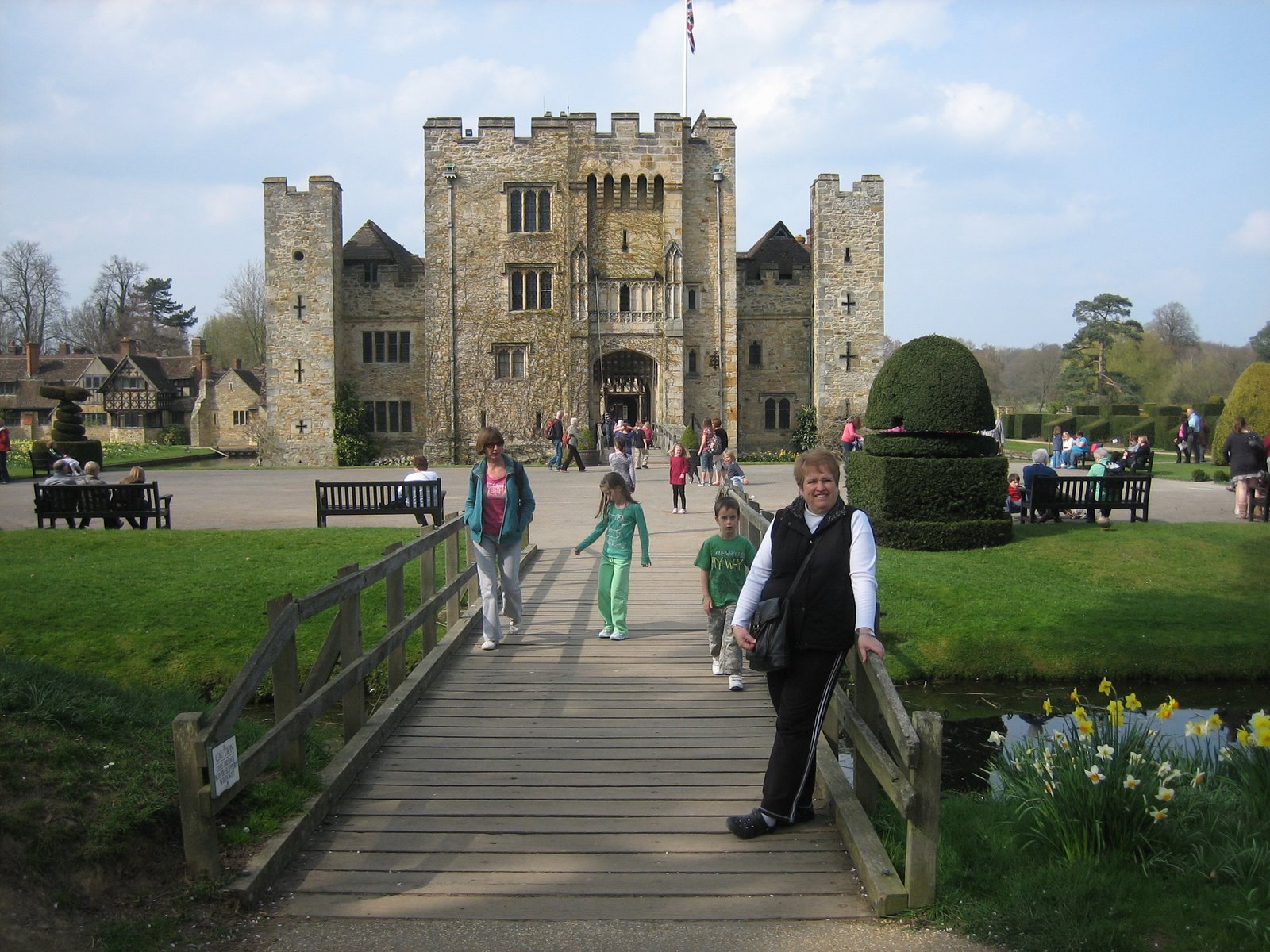 [Barbara+on+the+moat+at+Hever.JPG]
