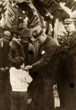 Atatürk Resimleri Çocuk Sevgisisi