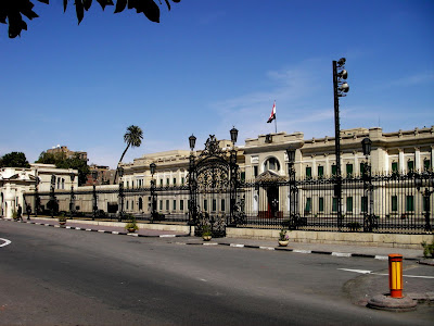 قصر عابدين تحفه معماريه Abdine+Palace+from+outside+Cairo