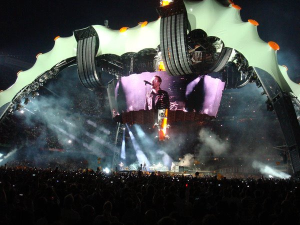 [U2's+Space+Station.jpg]