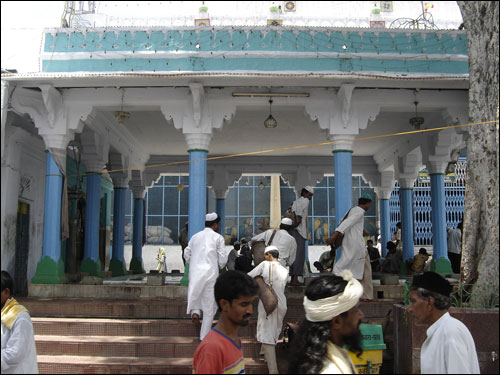 [India_Ajmer_Dargah_monument2.jpg]