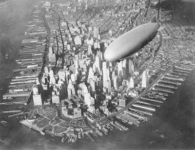 El USS Akron sobrevolando Manhattan en 1932